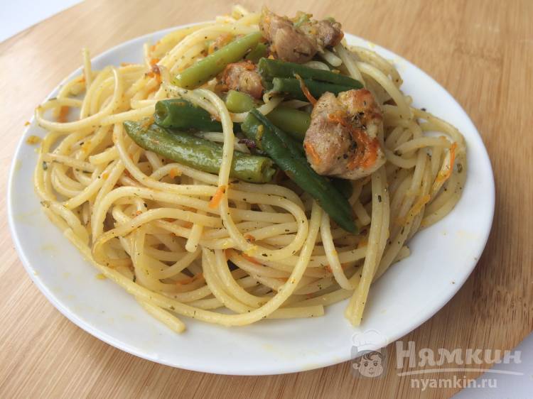 Спагетти со стручковой фасолью и курицей
