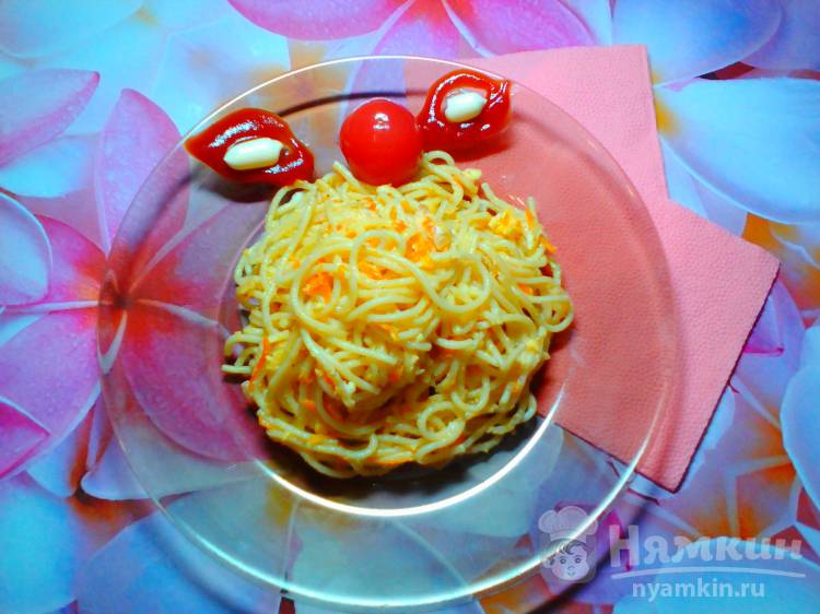 Спагетти с овощами и яйцами