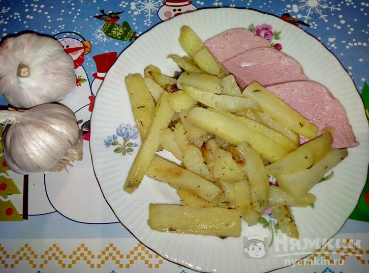 Ароматная жареная картошка с варёной колбасой