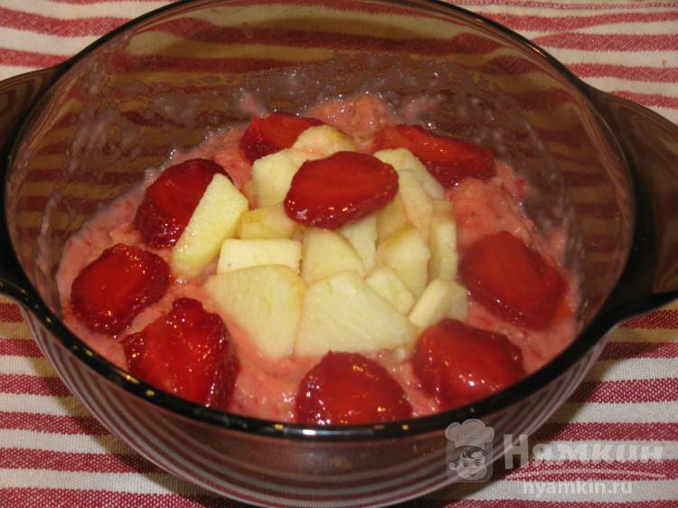 Яблочно- клубничный десерт с мюслями