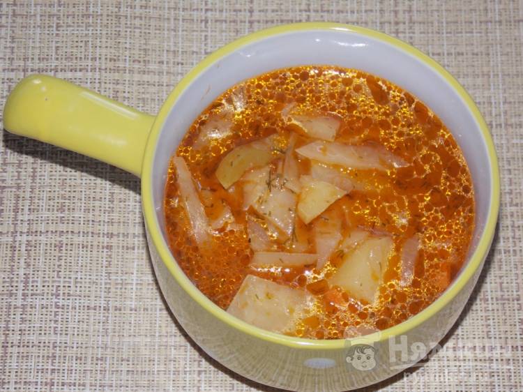 Постный овощной суп с томатной пастой в утятнице