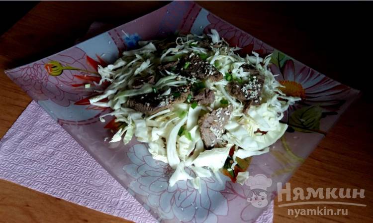 Легкий салат из капусты и мяса