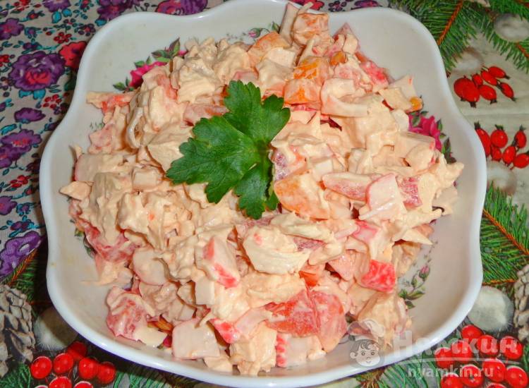 Салат с курицей и крабовыми палочками - 7 рецептов самых вкусных и простых с фото пошагово