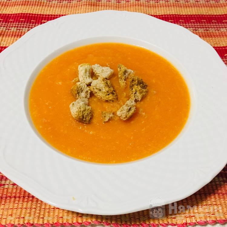 Суп-пюре из моркови с пармезаном 