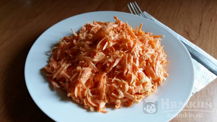 Морковный салат с чесноком