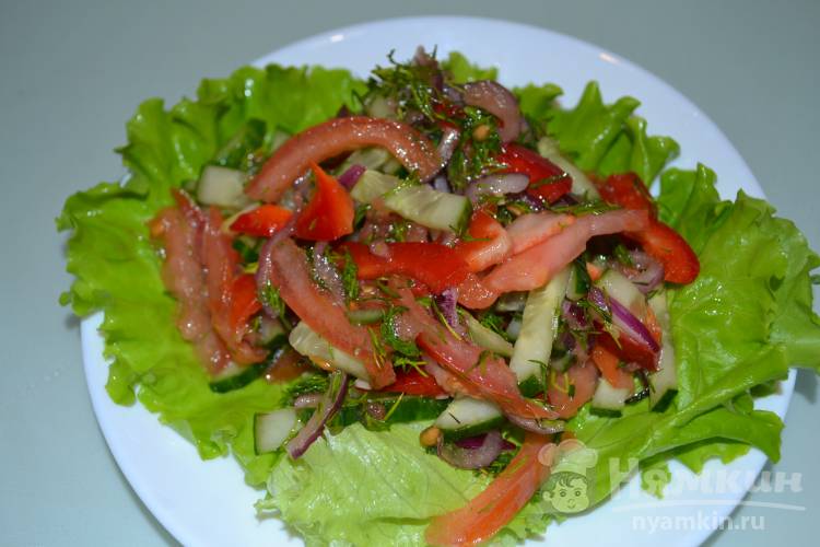 Овощной салат с красным луком