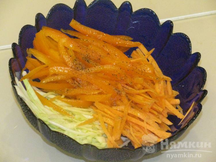 Салат из свежей капусты, моркови и болгарского перца