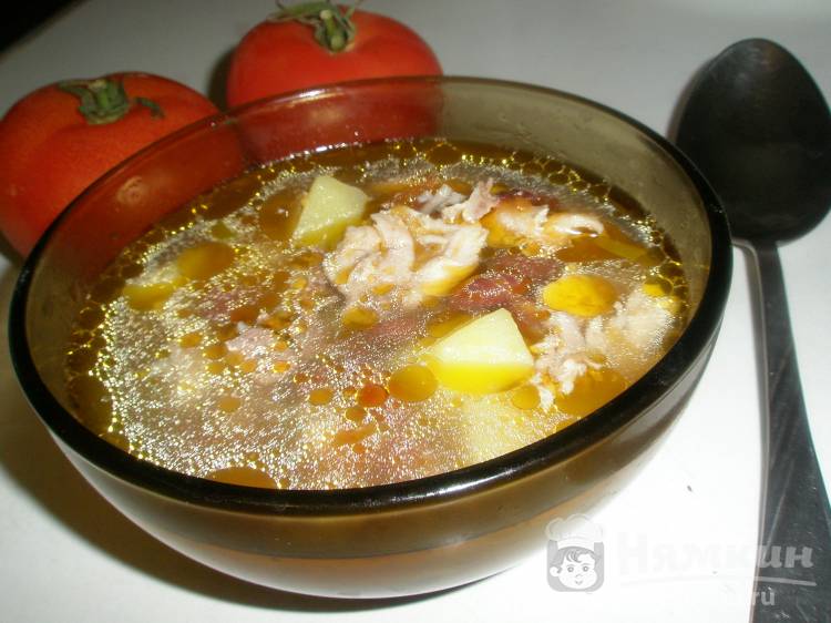 Куриный суп с томатами, фасолью и зеленым луком
