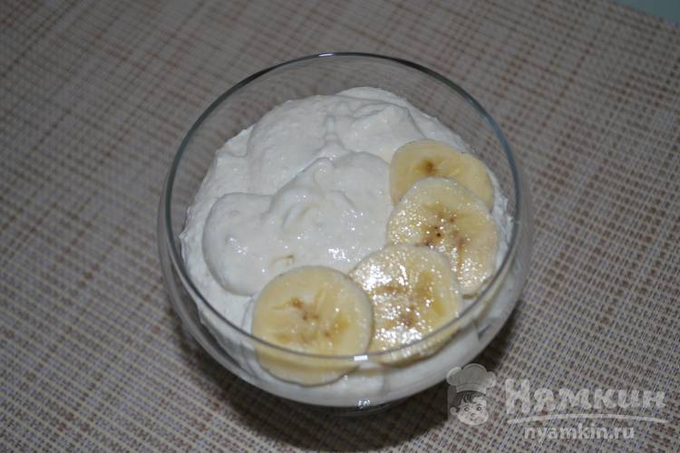 Творожный десерт с бананом на завтрак