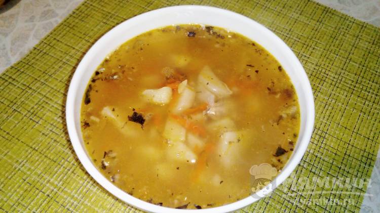 Ароматный суп с консервированной сардиной и петрушкой