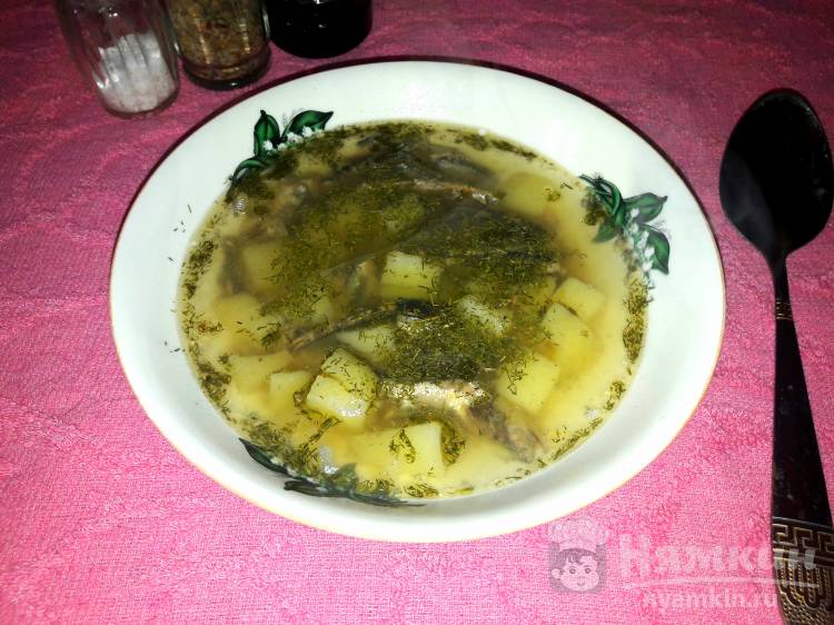 Быстрый рыбный суп из шпрот