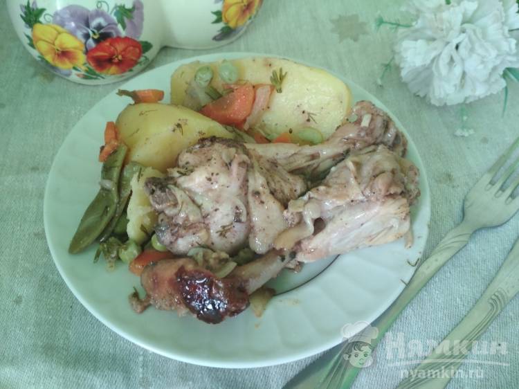 Куриные голени с картошкой и овощами