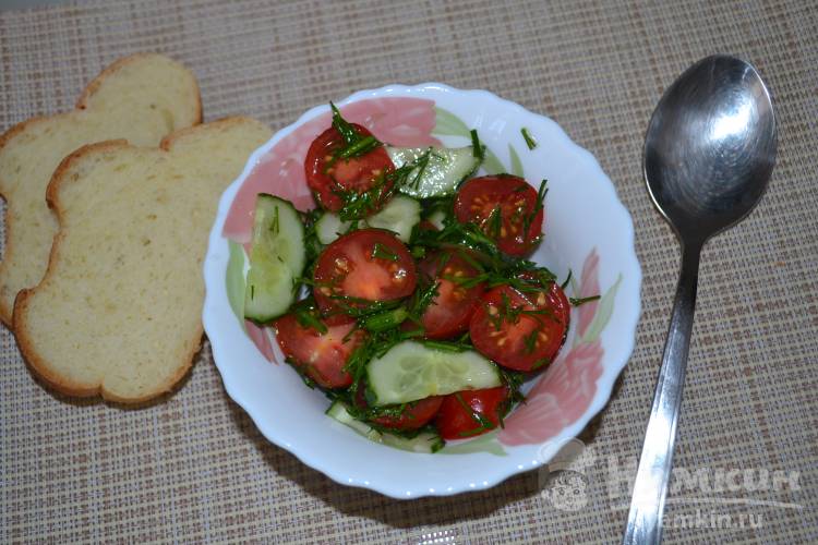 Быстрый салат из огурцов и помидоров черри