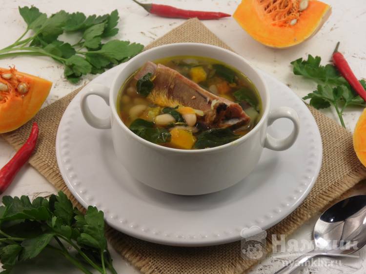 Суп с копчеными ребрышками, овощами и фасолью 