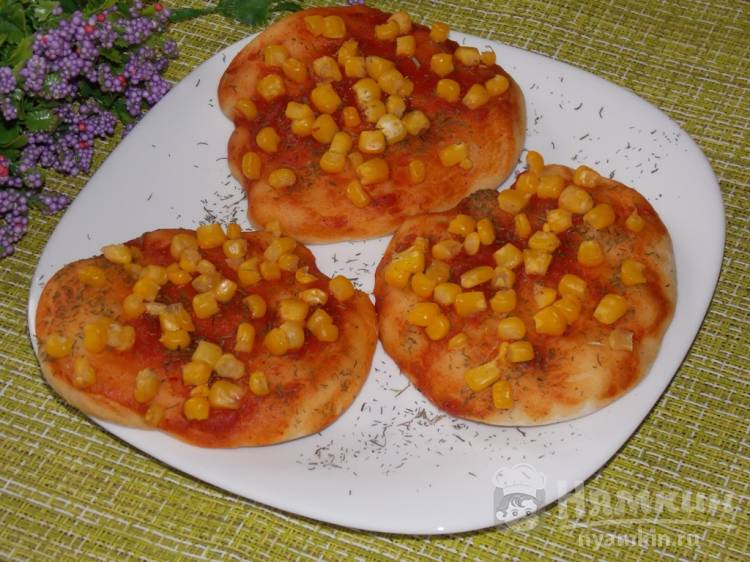 Лепешки с кукурузой и томатным кетчупом в духовке