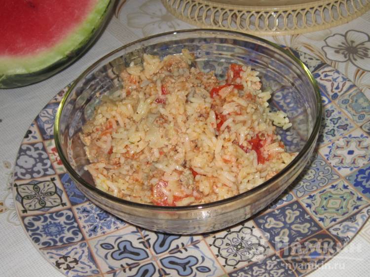 Рис с фаршем и помидорами