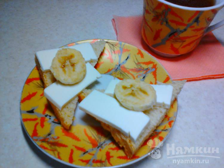 Бутербродики с плавленым сыром и бананом