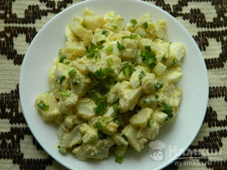 Картофельный салат с яйцом и луком