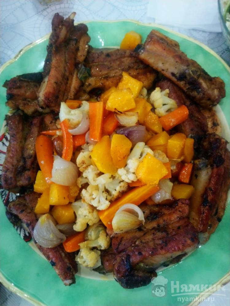 Свиные ребра в духовке с овощами — Вкуснейший обед или ужин