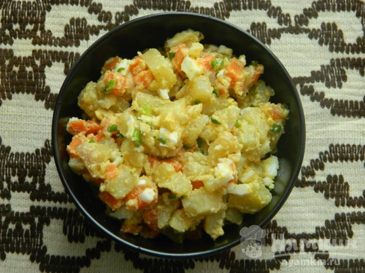 Овощной салат с яйцом и зеленым луком