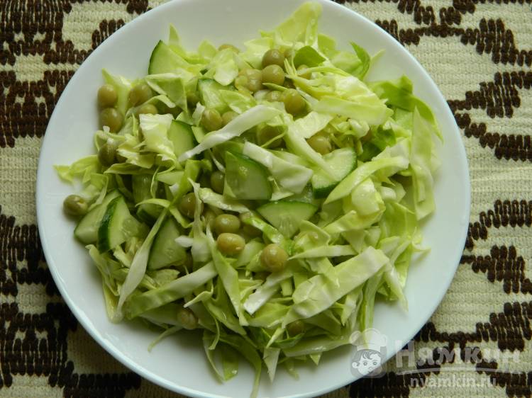 Капустный салат с горошком