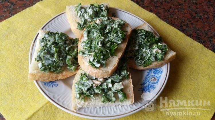 Бутерброды с зеленью и грецкими орехами