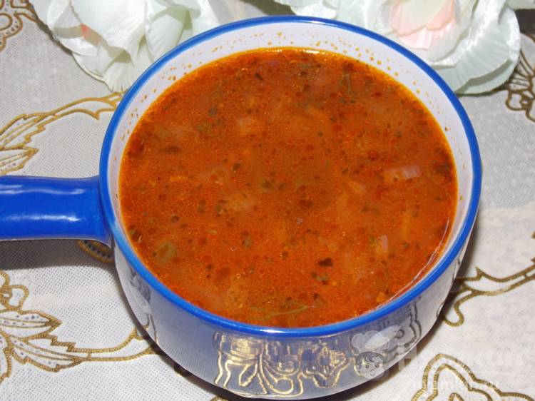 Томатный суп с красной чечевицей и зеленью в мультиварке