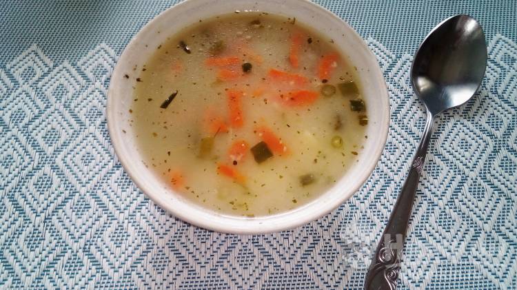 Овощной суп на рыбном бульоне с пшеном и зеленью