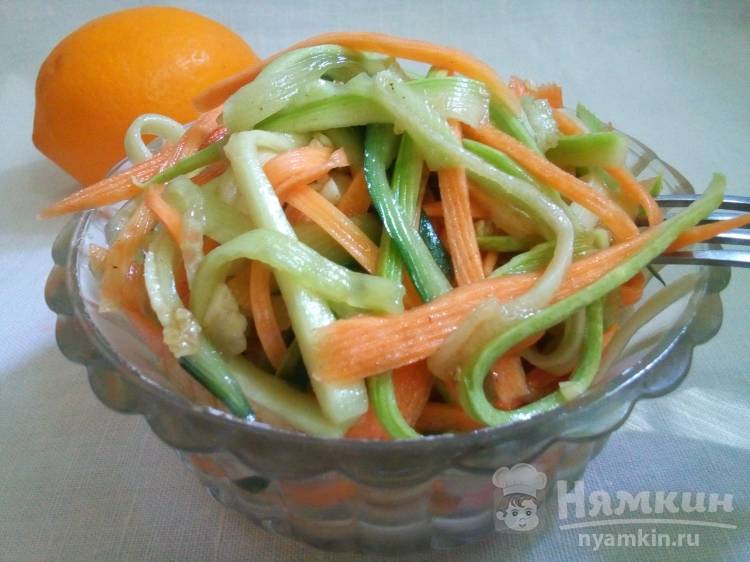 Маринованный овощной салат с кабачками