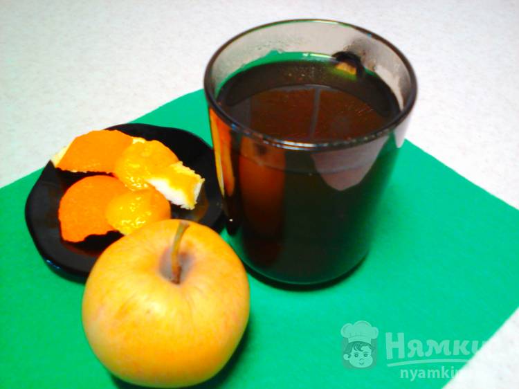 Чёрный чай с корками лимона, апельсина и яблоком