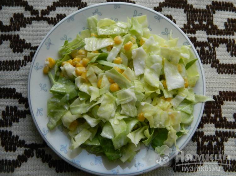 Быстрый салат с капустой и кукурузой