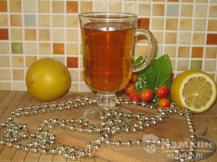 Холодный черный чай с мятой и лимоном 