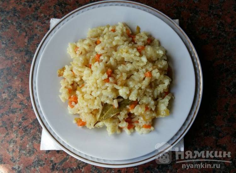 Вареный рис с морковью и специями