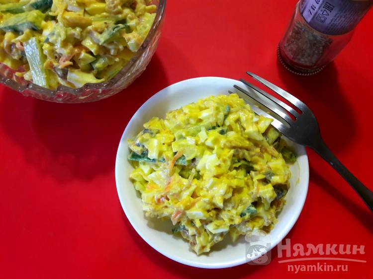 Салат с копчёной скумбрией, яйцами и картофелем пай