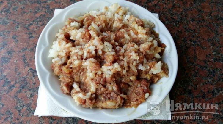 Видео-рецепт риса с фаршем на сковороде