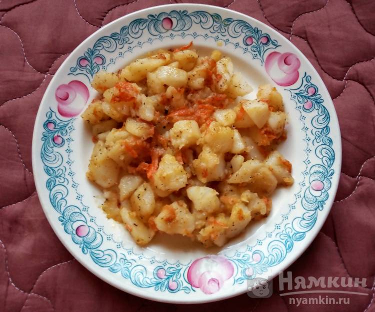 Картофель с жареной морковью и специями 