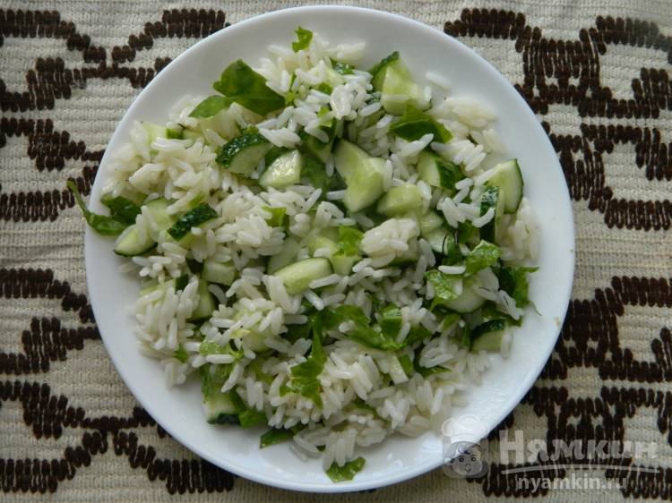 Рисовый салат со шпинатом