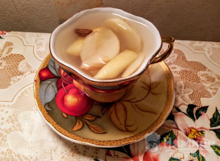 Грушево-яблочный компот с изюмом 