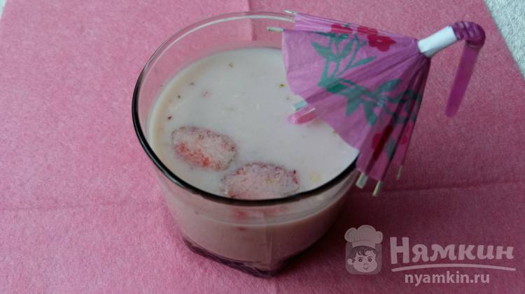 Молочный коктейль с ягодами для детей