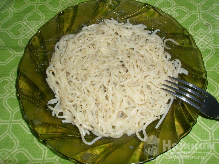 Спагетти тушеные с сушеным базиликом