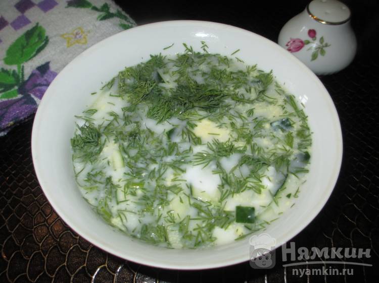 Холодный овощной суп с таном и яйцами