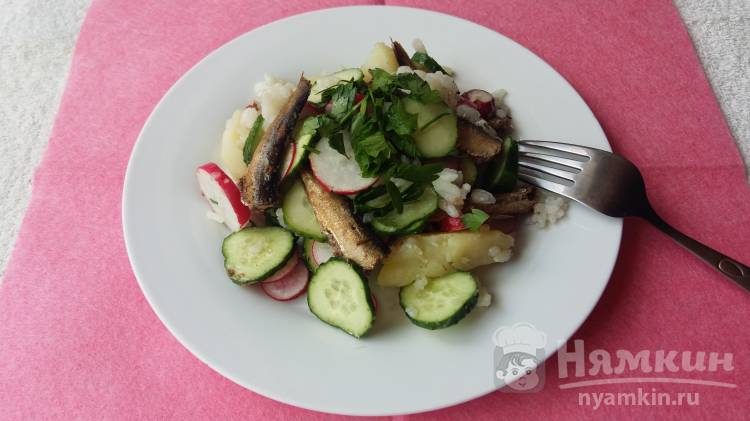 Овощной салат со шпротами и рисом