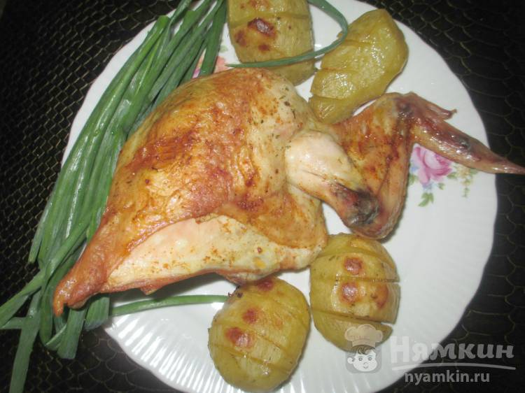 Запечённая куриная четвертинка, маринованная лимоном с картофелем 