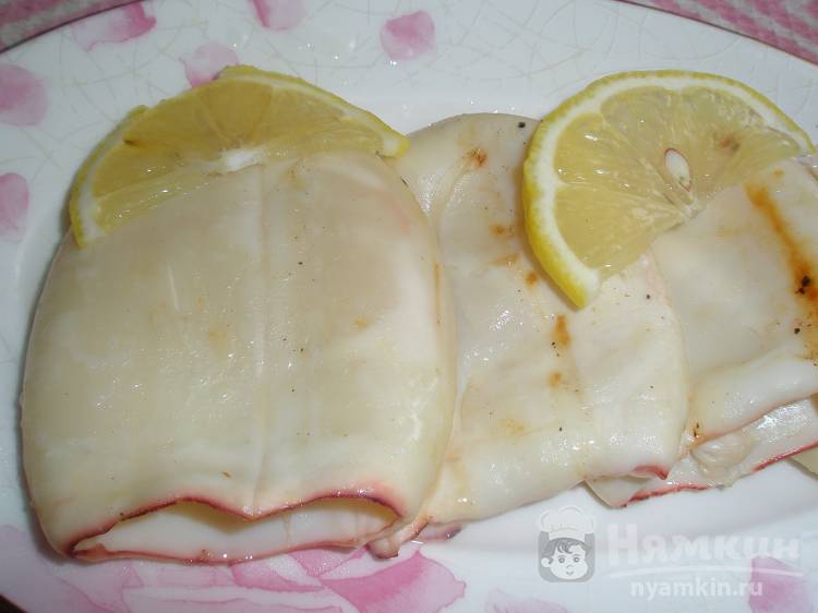 Кальмары в лимонном соке на решетке в духовке