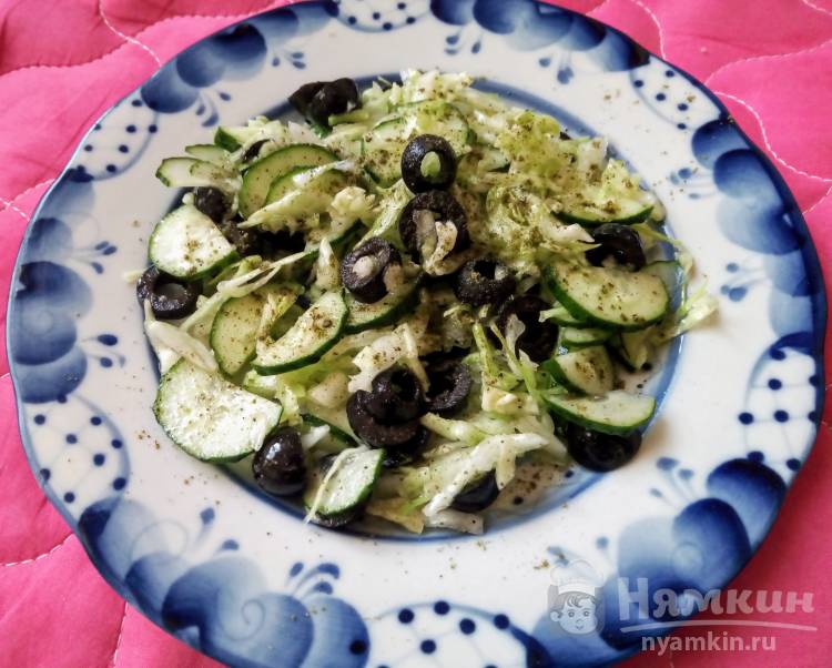 Зелёный салат с маслинами 