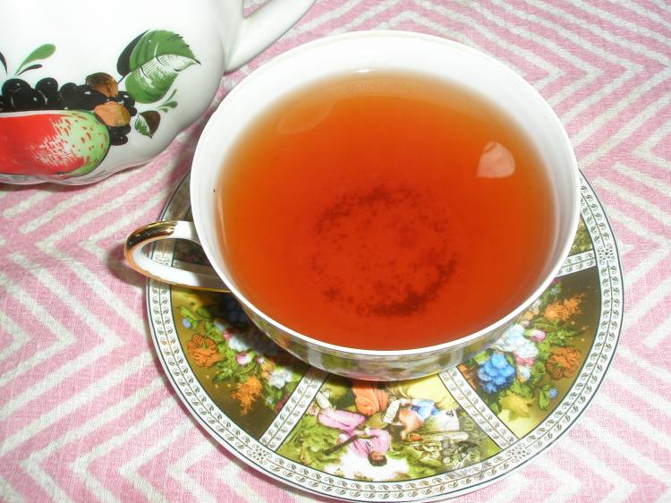 Черный чай с имбирем и клубникой