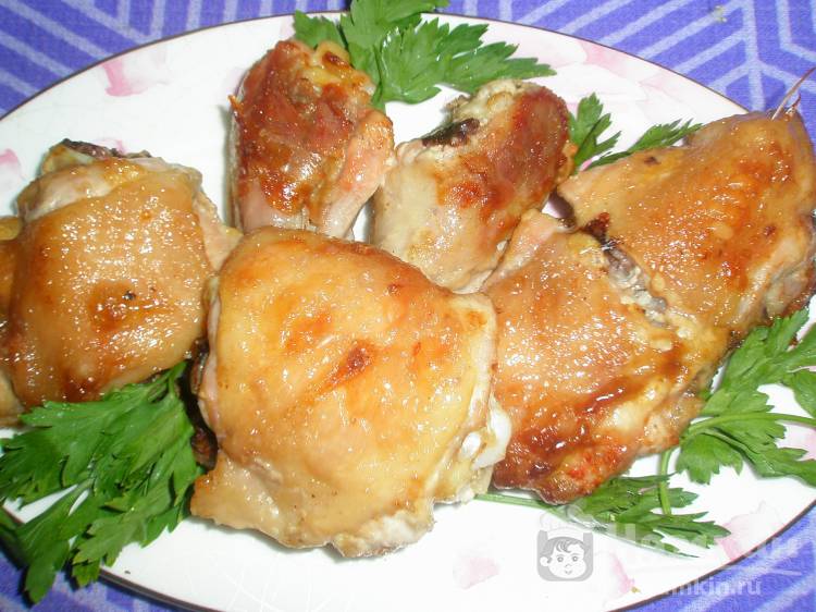 Запеченный цыпленок в майонезно-соевом маринаде в духовке