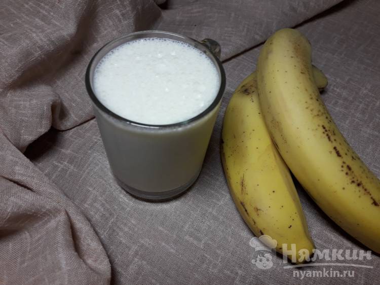 Молочно-банановый коктейль с мороженым