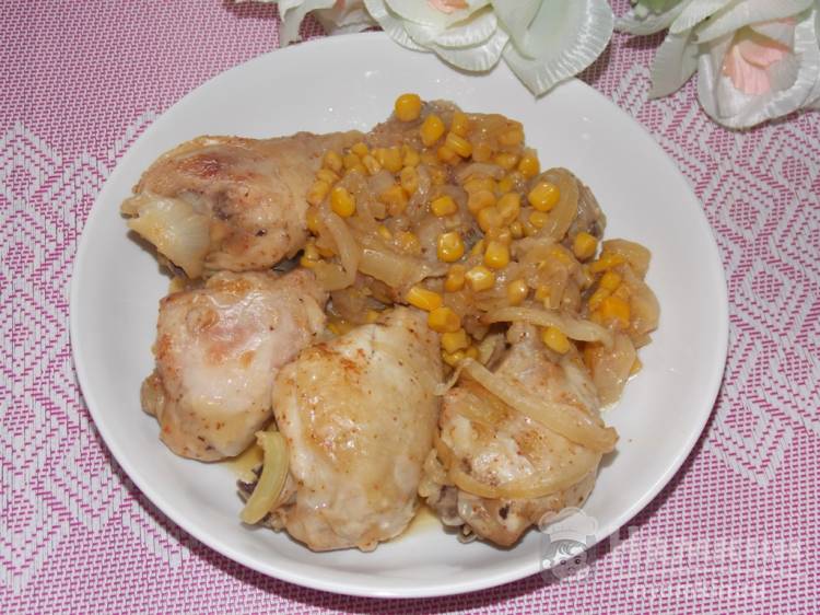 Голени куриные с кукурузой и репчатым луком в рукаве