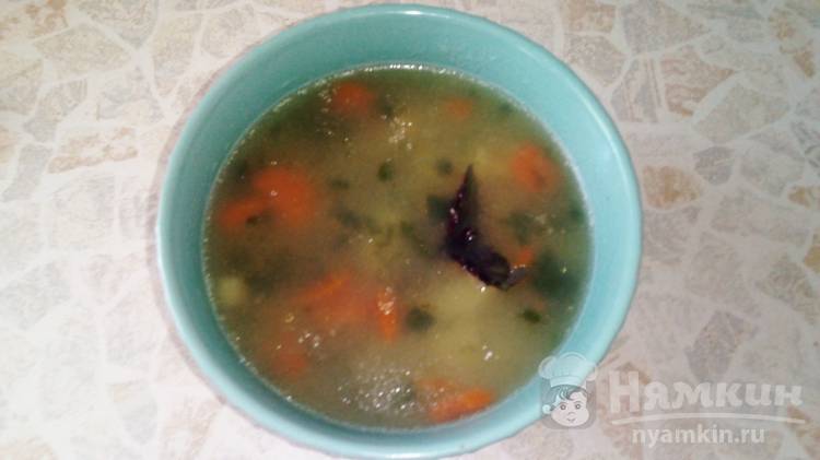 Овощной суп с кукурузой и базиликом